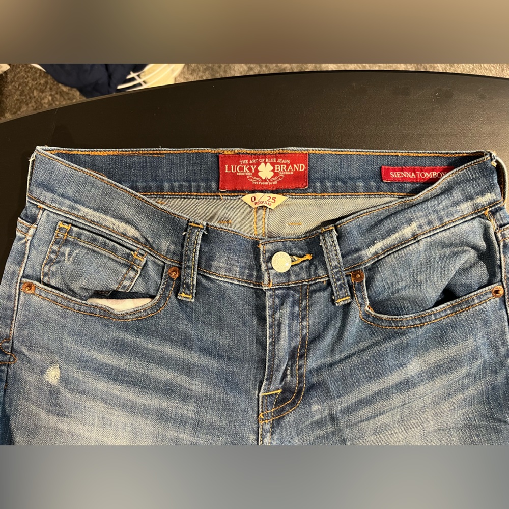 Lucky Brand: Size 0/25 Regular. Very good condition. Sienna Tomboy Straight Leg